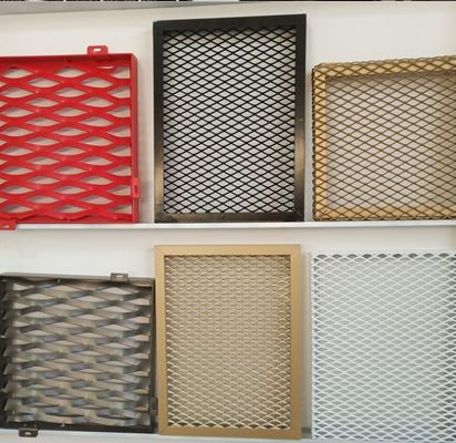 Le revêtement de mur extérieur personnalisable avec le revêtement d'aluminium en maille d'étirement de design moderne